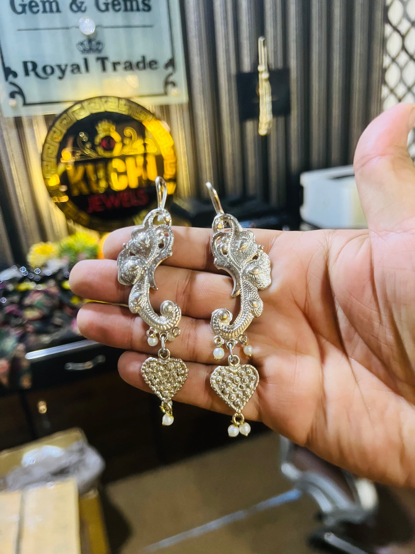 Hanging Heart Ear Cuff Available in Golden And Silver Color