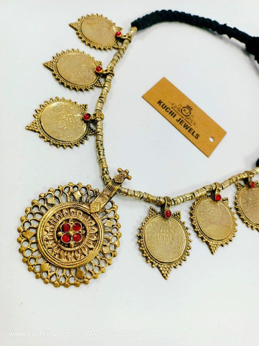 Big Round Pendant Choker