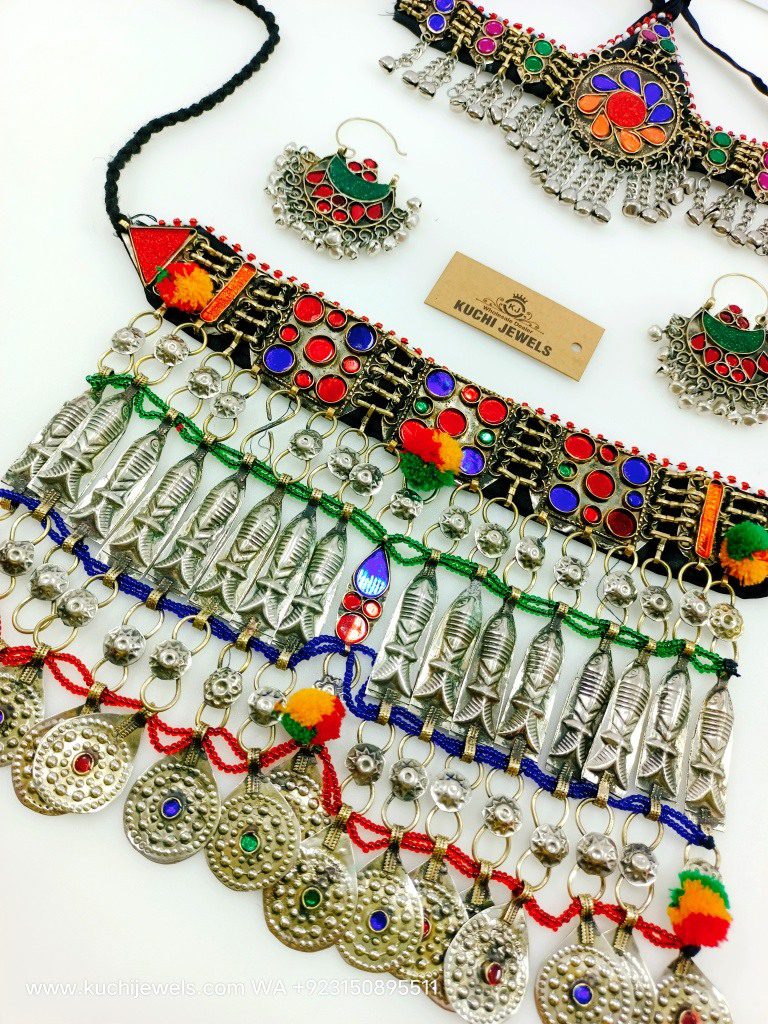 Fish Metal Kuchi Choker Set