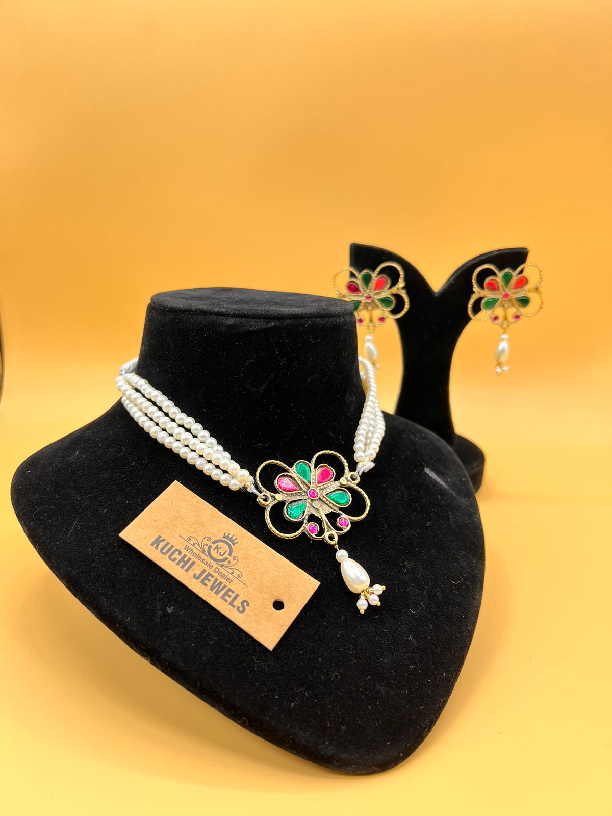 Golden Flower And White Pearl Choker Set