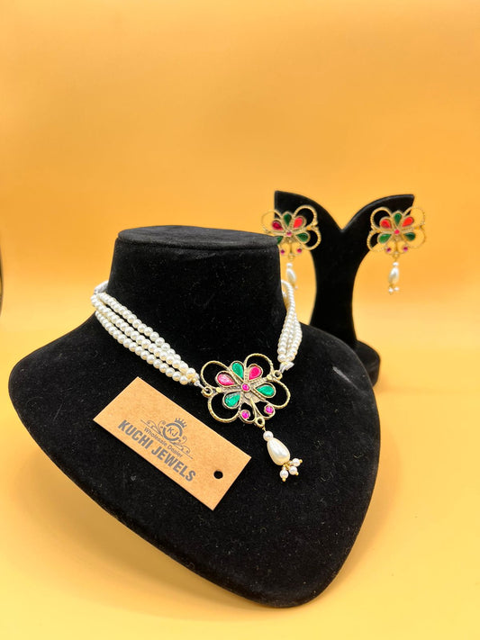 Golden Flower And White Pearl Choker Set