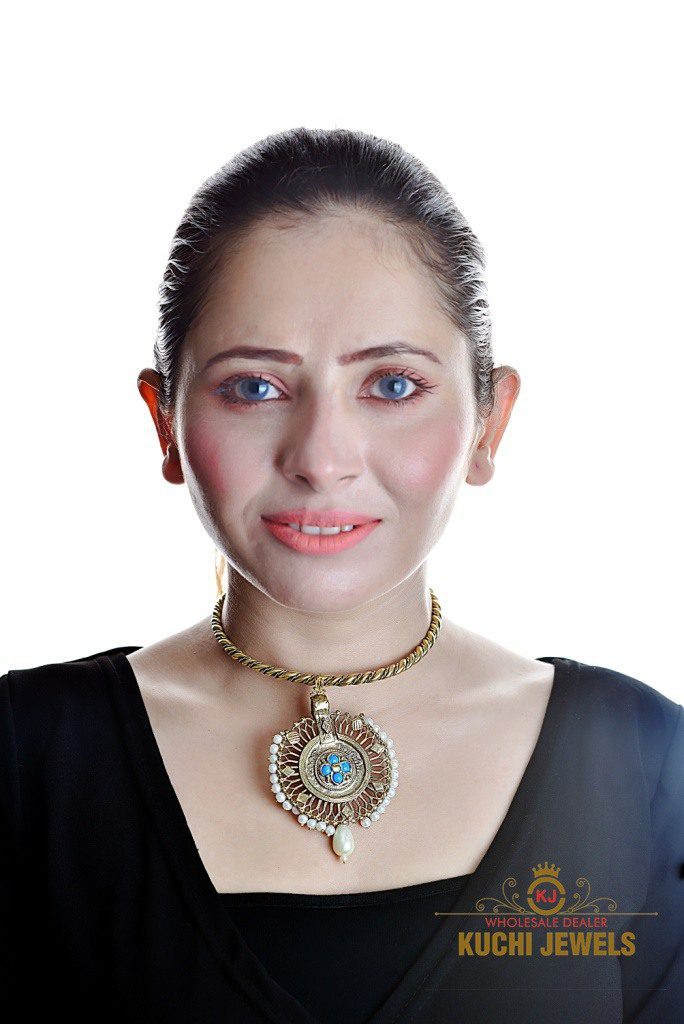 Hasli Beaded Pendant Choker