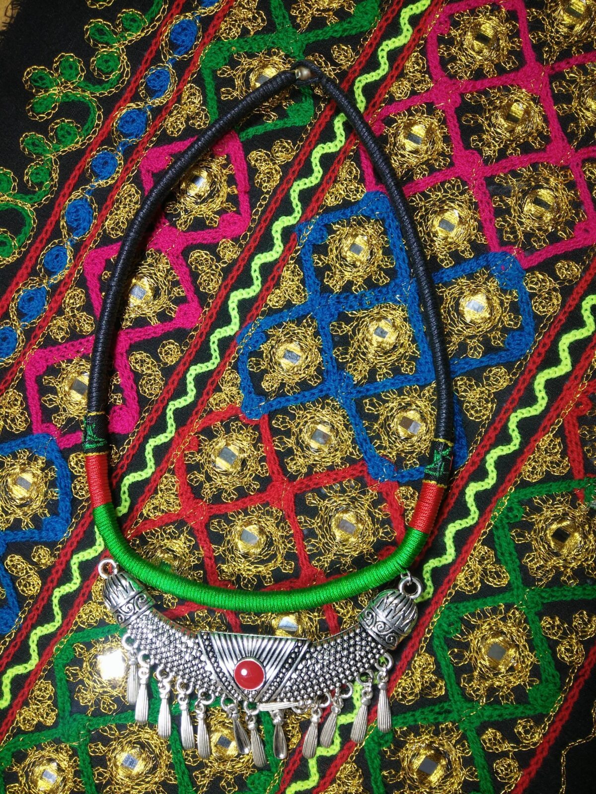 Chokar of Green & Red Cord With Pendant-9