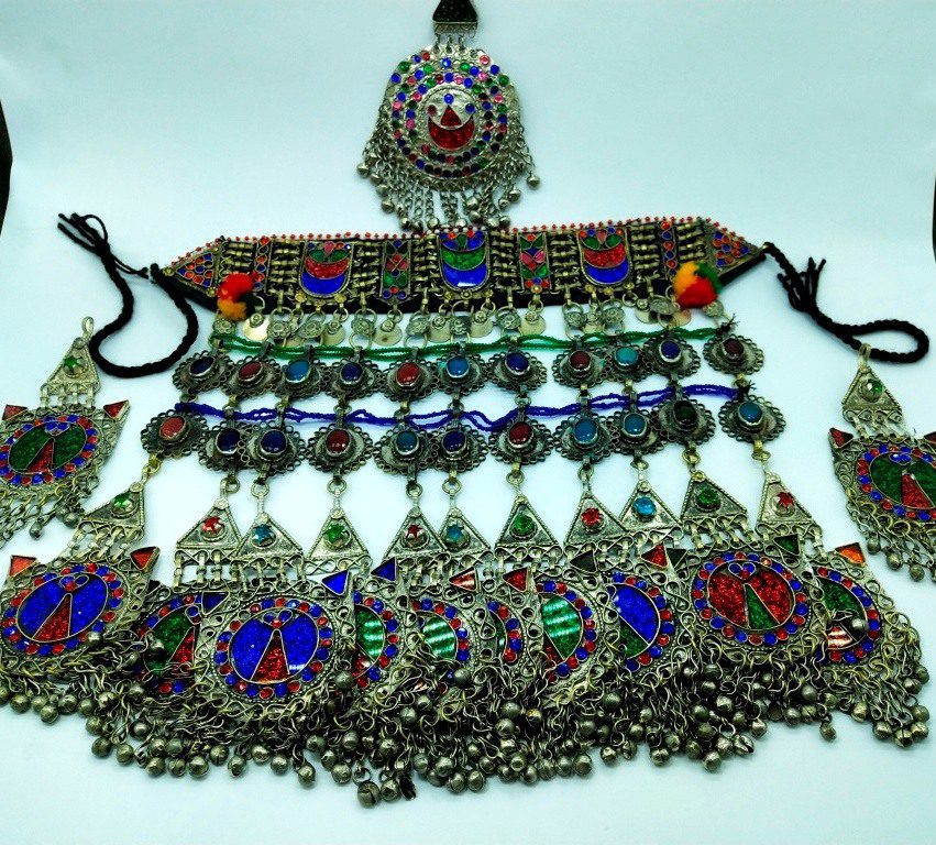 Heavy Pendants Necklace Set (Necklace, Head Piece, Ear Ring)