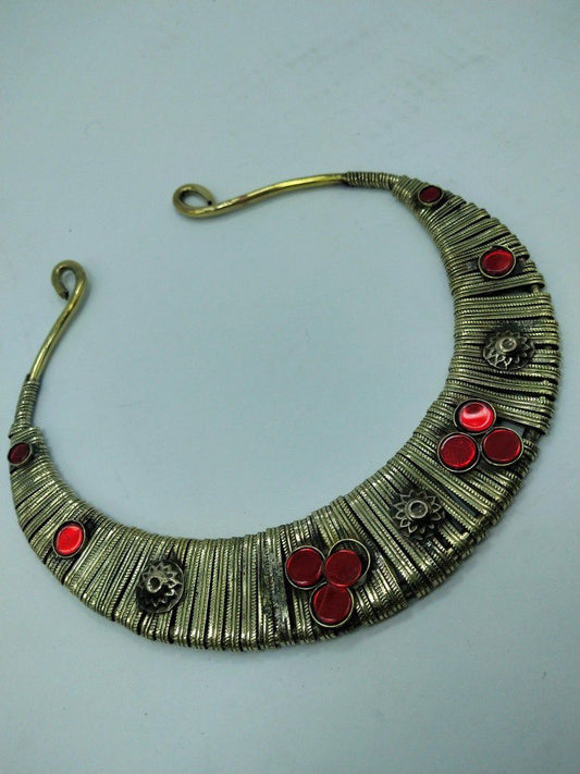 Hasli Choker With Crystal Beads