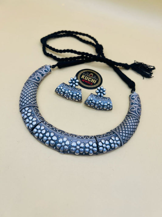 Indian Oxidized Hasli With Earrings (random desing)