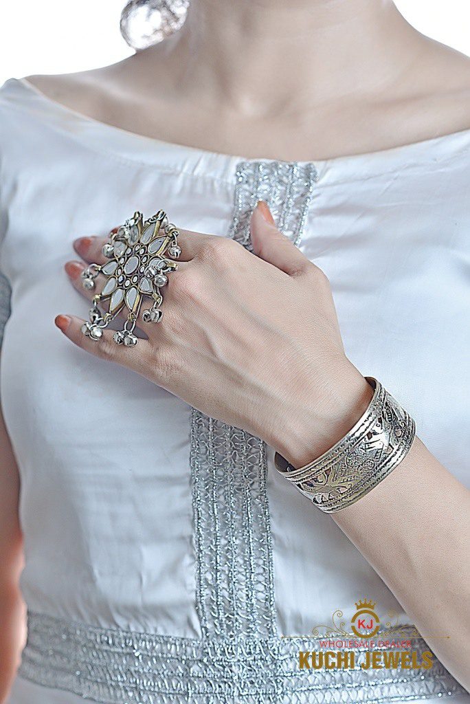 Pure Metal Crafted Vintage Bracelet (Variable Design)