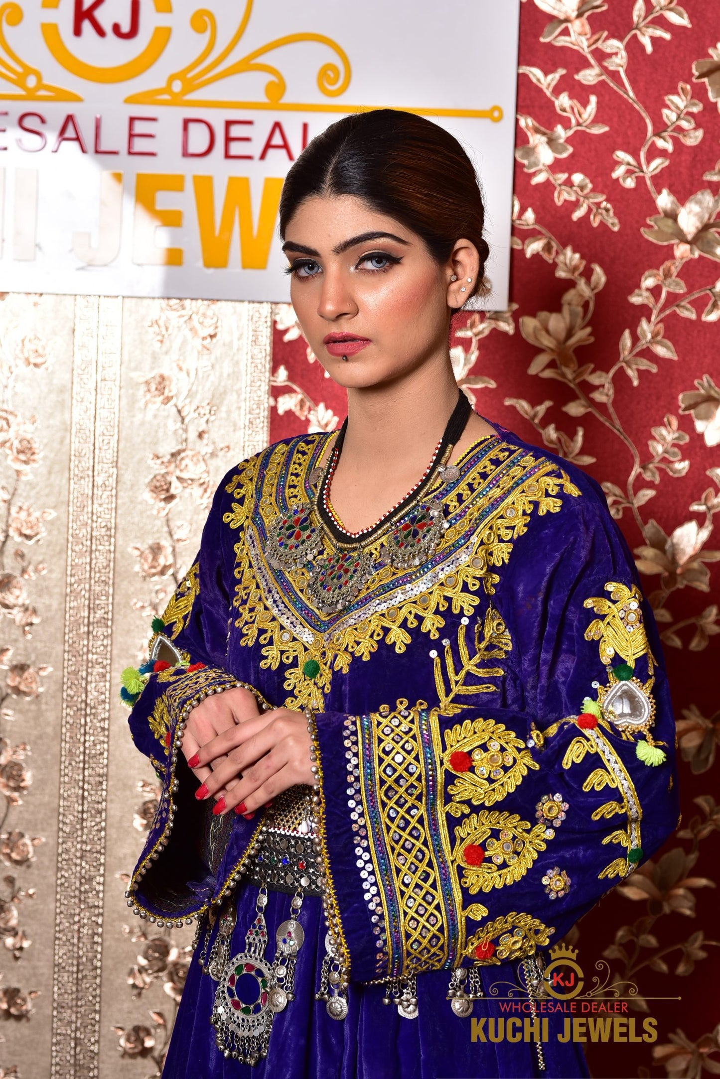 Three Flower Pendant Afghani Choker