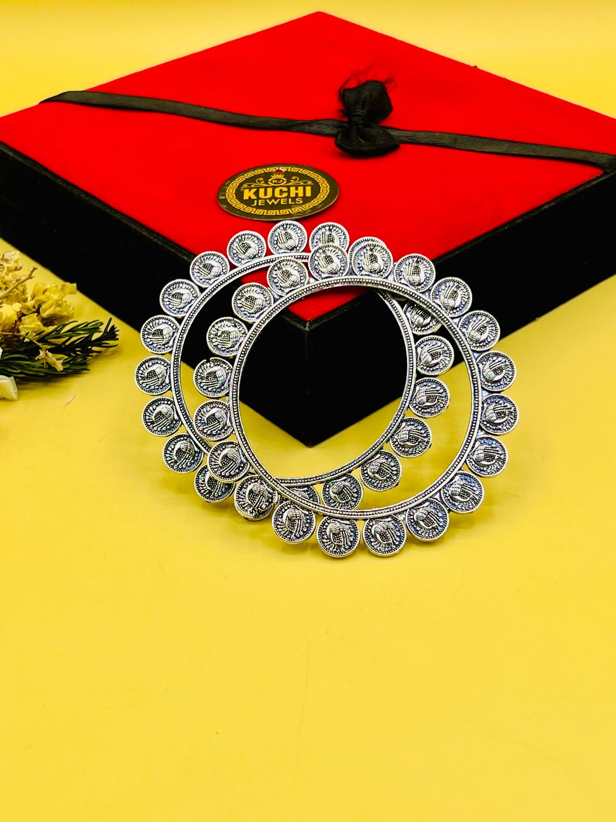 Indian Oxidized Metal Flower Kara Pair (Sawa do)