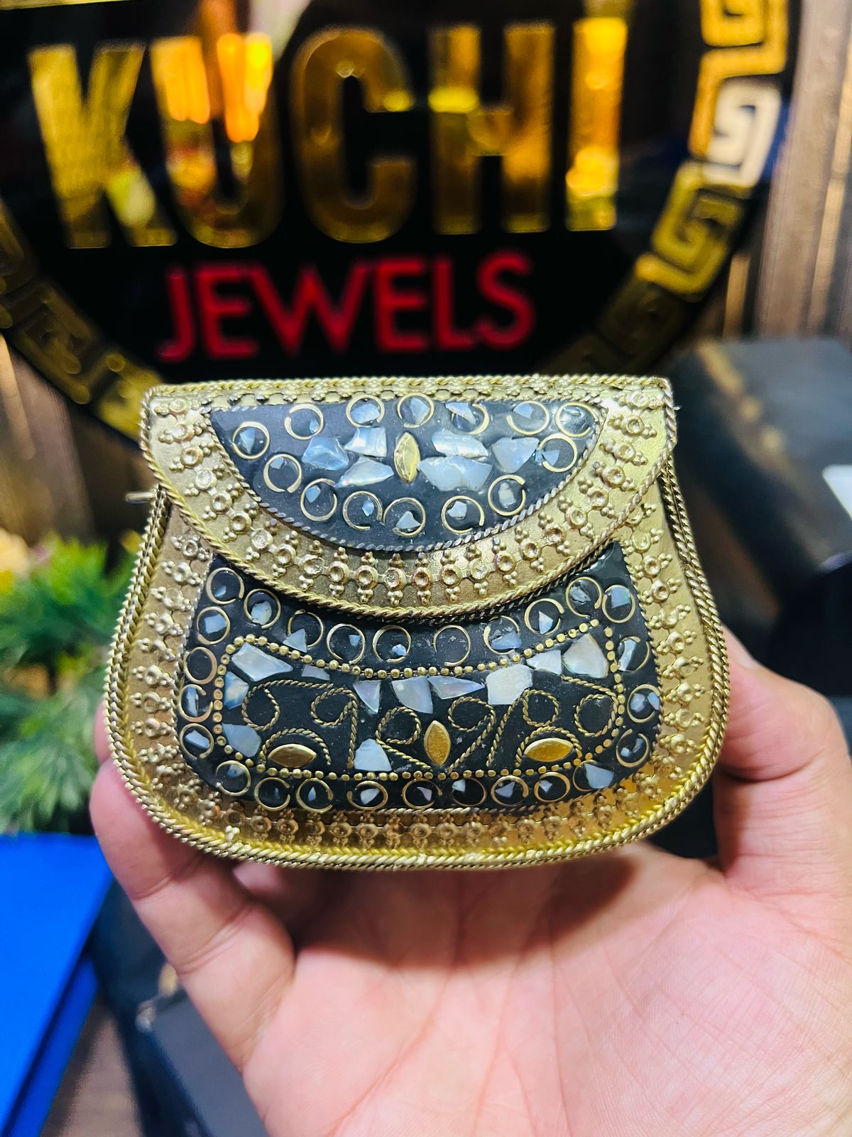 Baby Size Golden Sipi Metal Bag