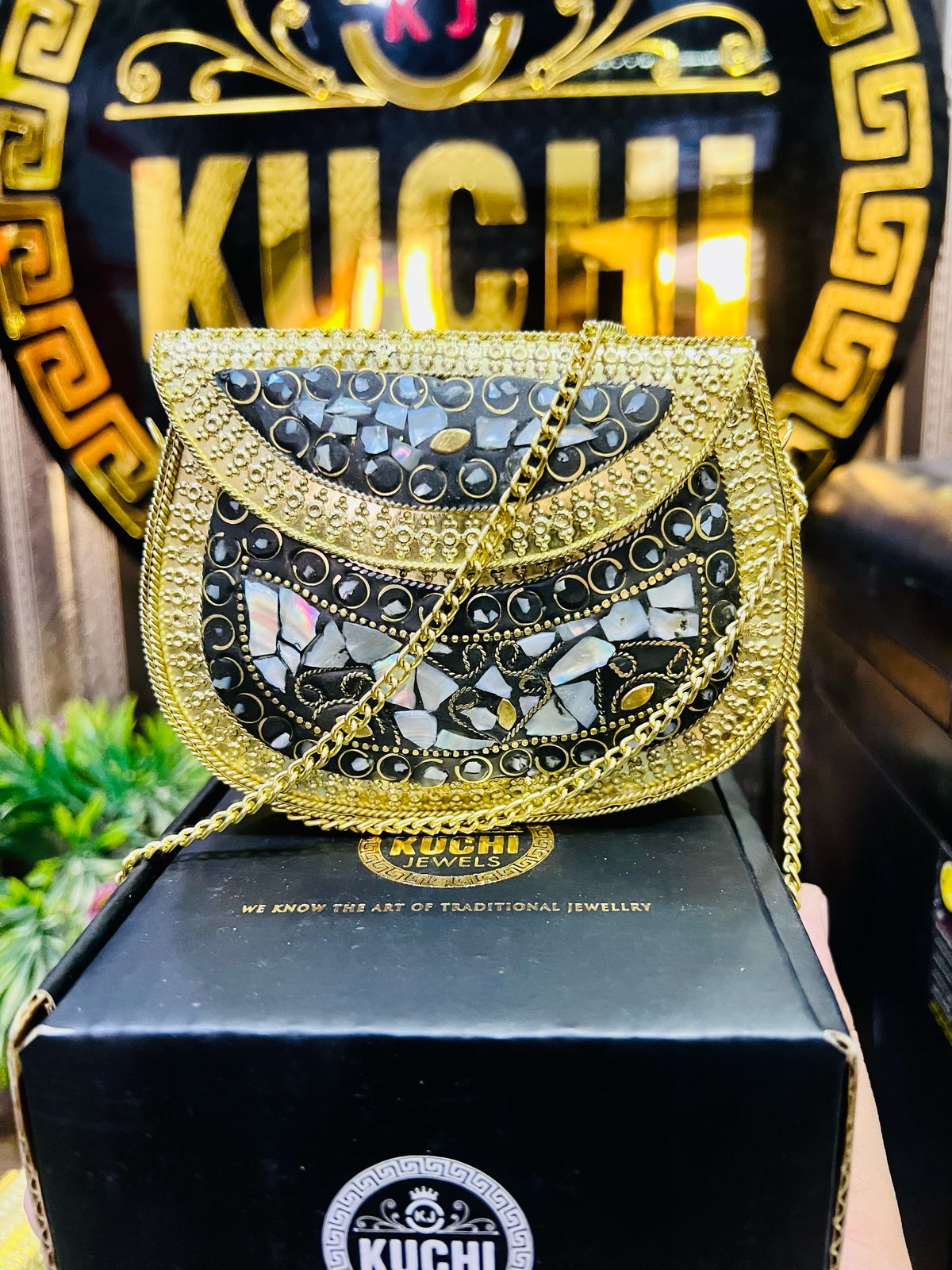 Medium Indian Metal Bag Golden Sipi