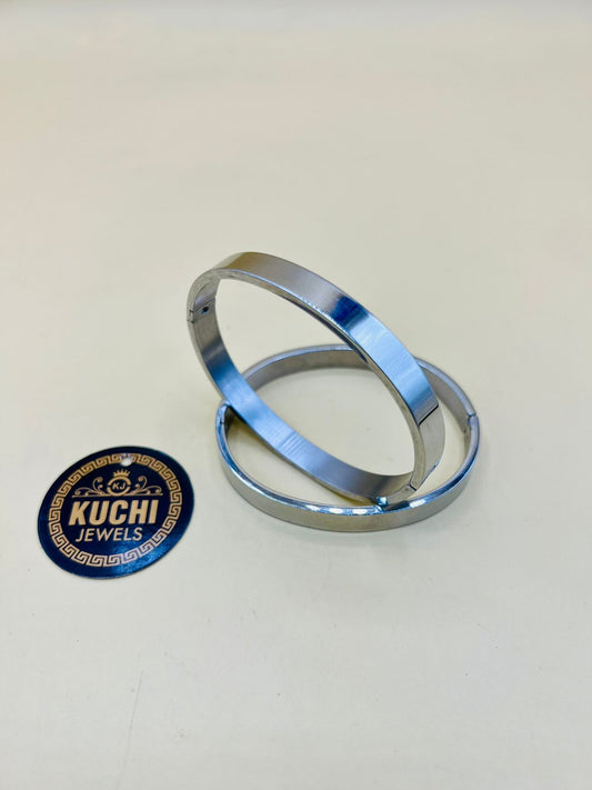 Plain Oval Shape Sleek Bracelet