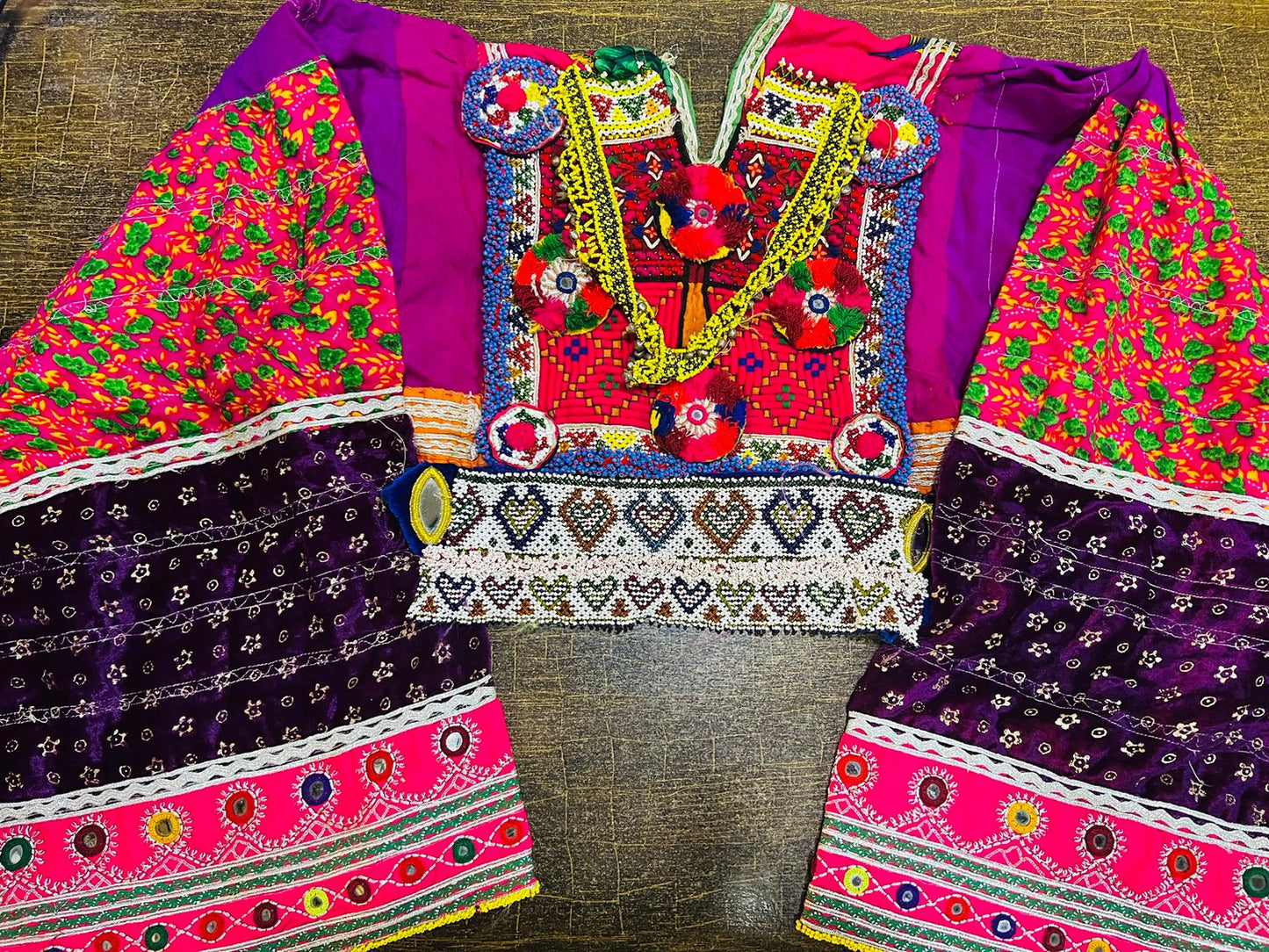 Afghan Vintage Neckline With Sleevez (Gala Bazoo)