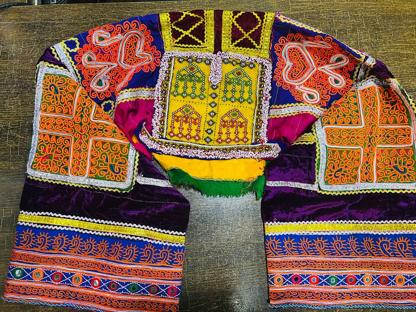 Afghan Vintage Neckline With Sleevez (Gala Bazoo)