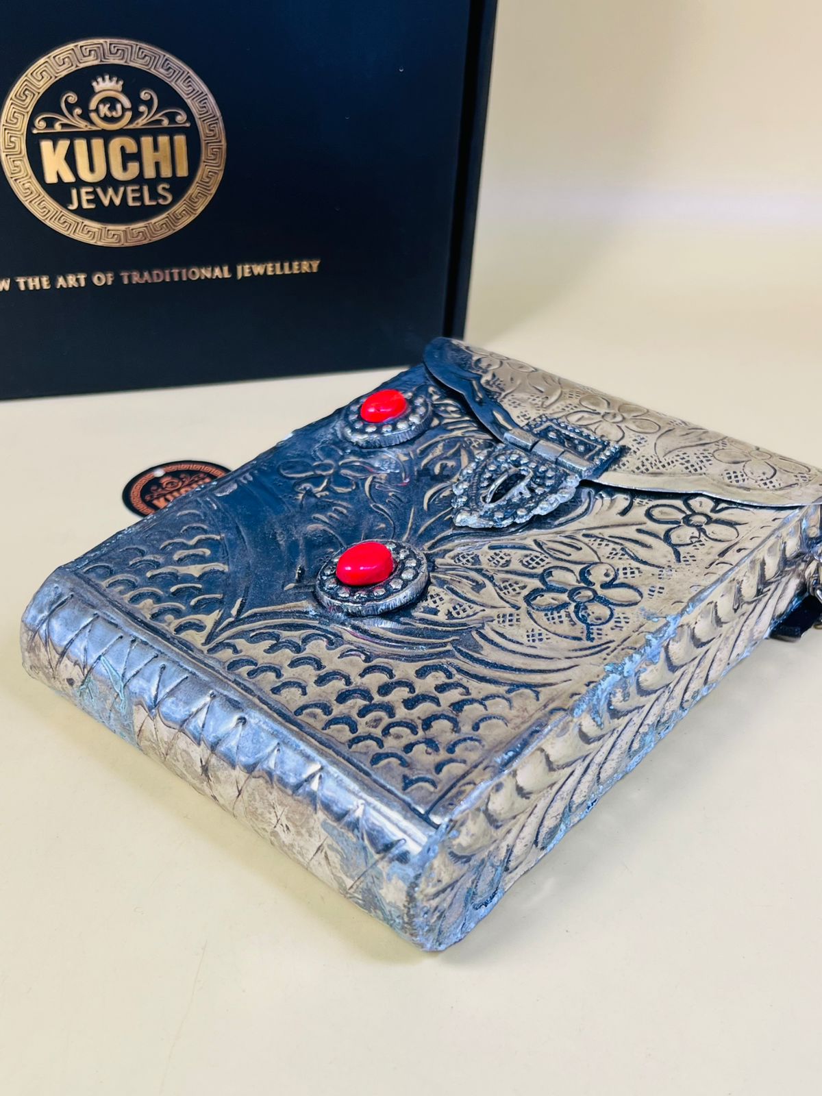 Red Stone Silver Mobile Metal Bag