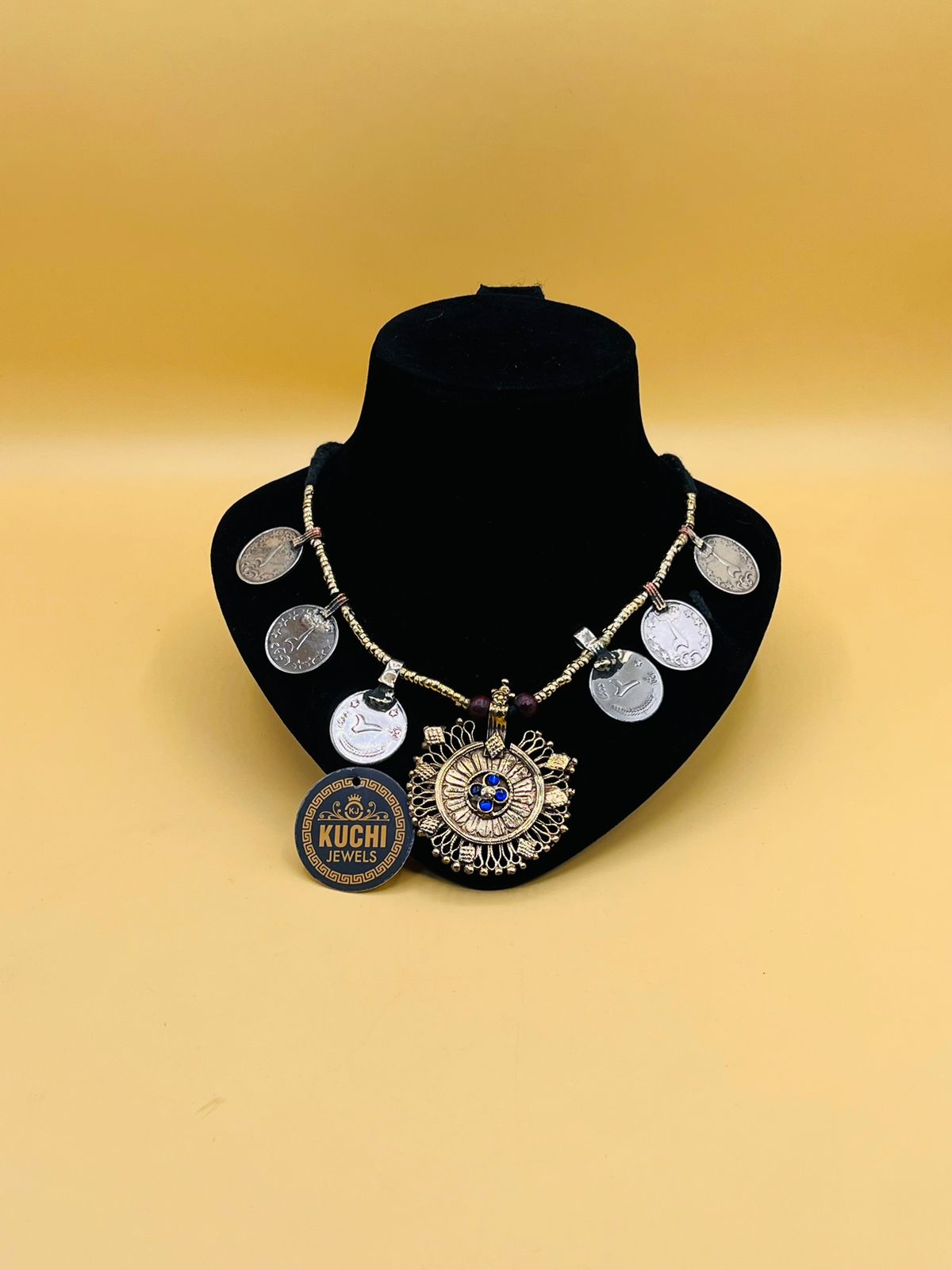 Elegant Round Pendant Coins Necklace