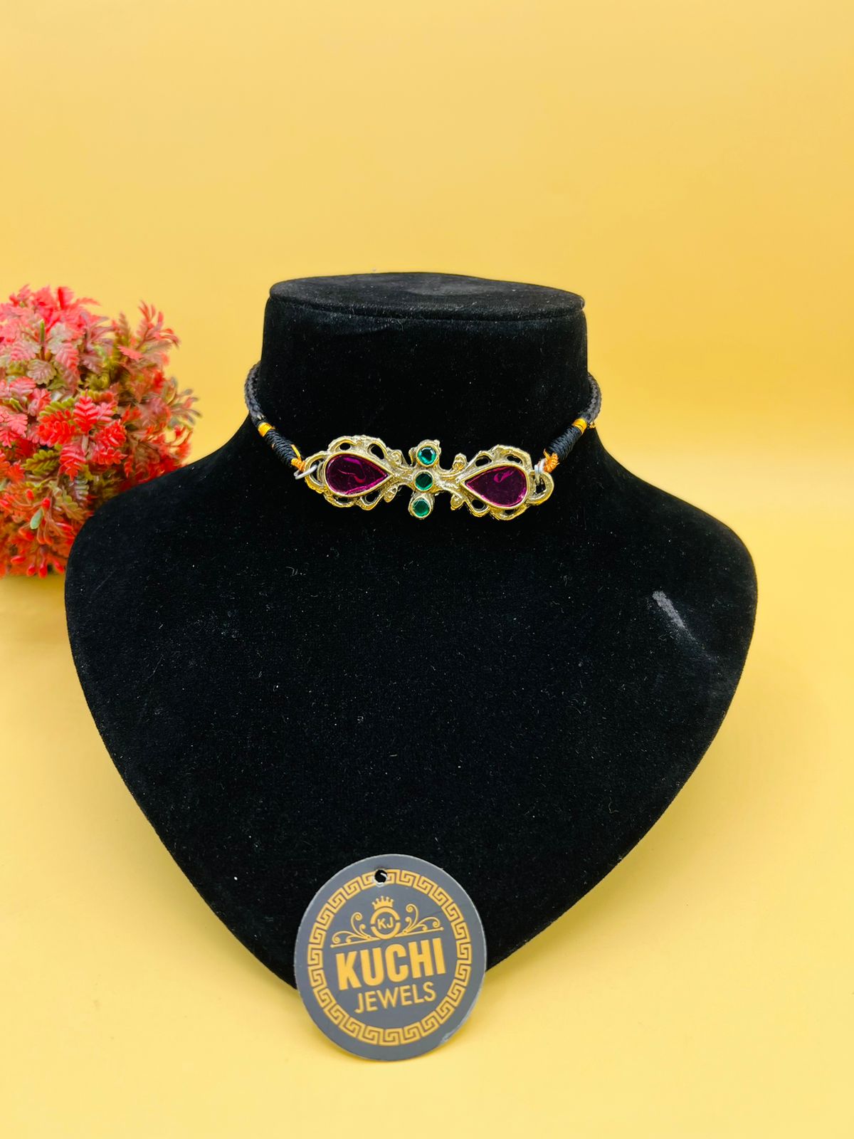 Flower Eyes Choker