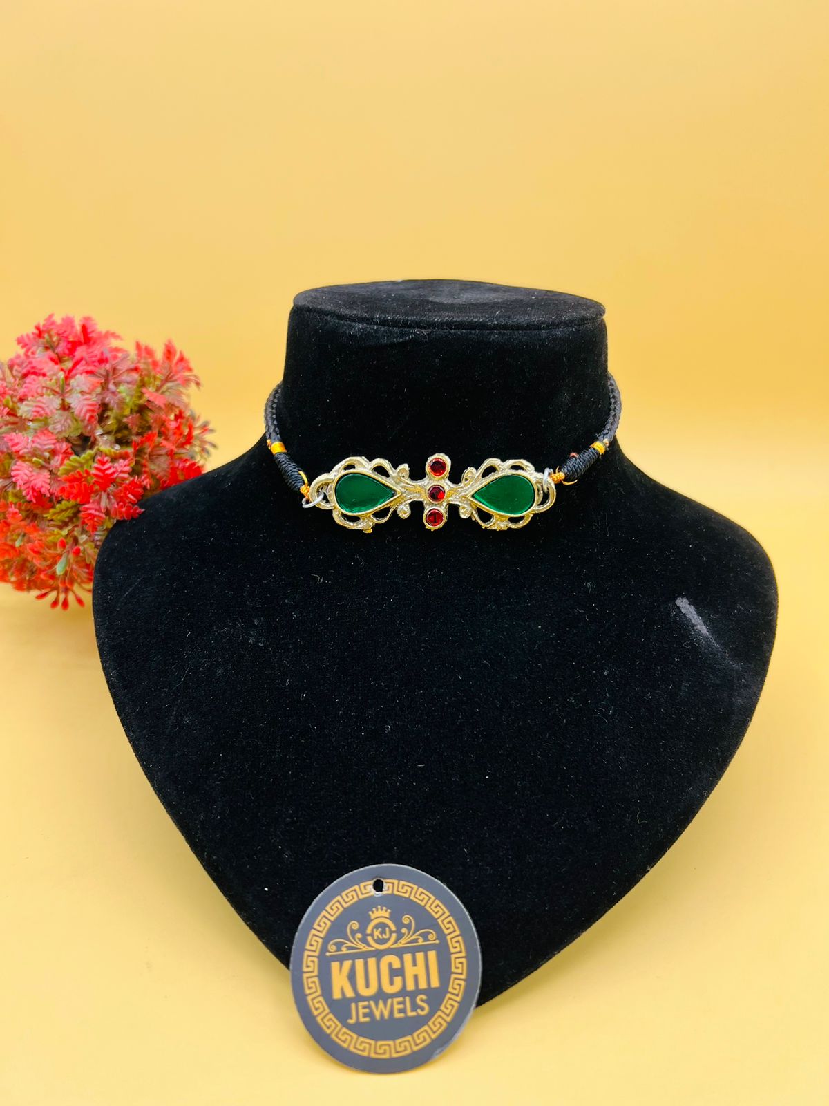 Flower Eyes Choker