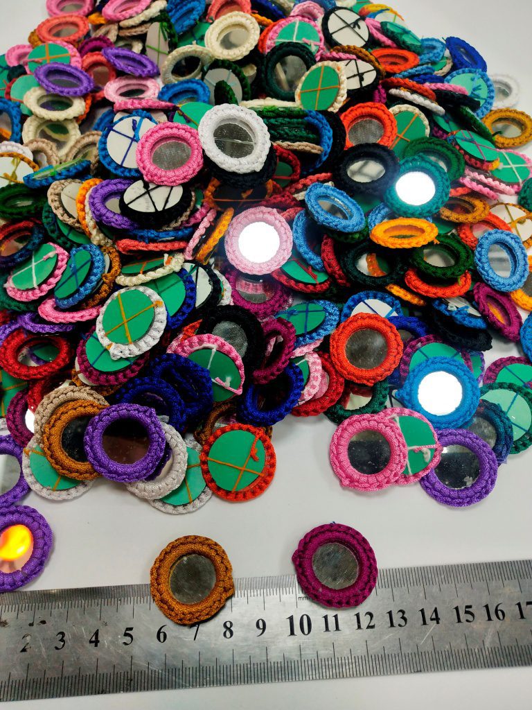 Multicolour Handmade Thread Mirror (25 Pcs)