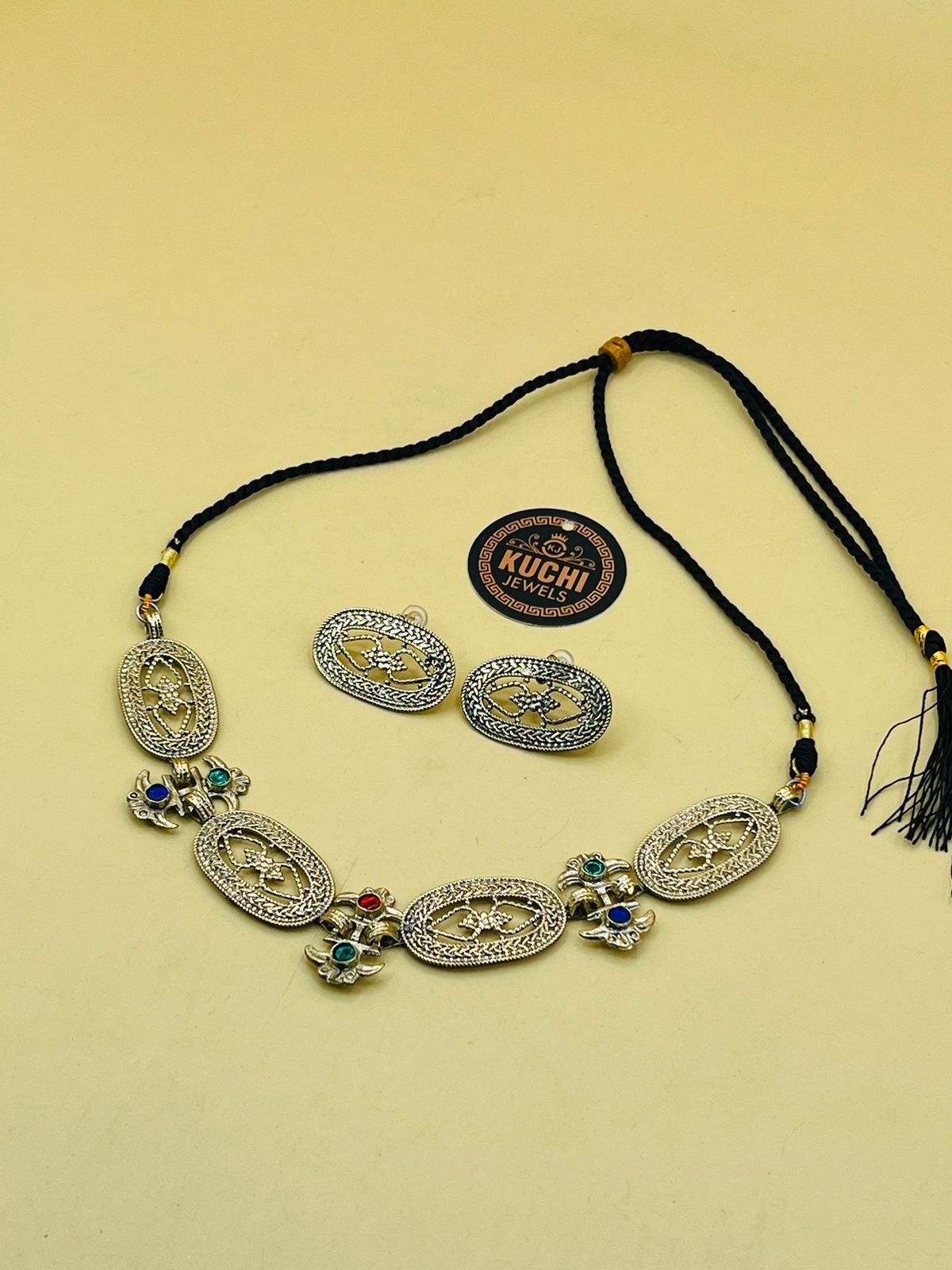 Oval Pendant Metal Choker Set