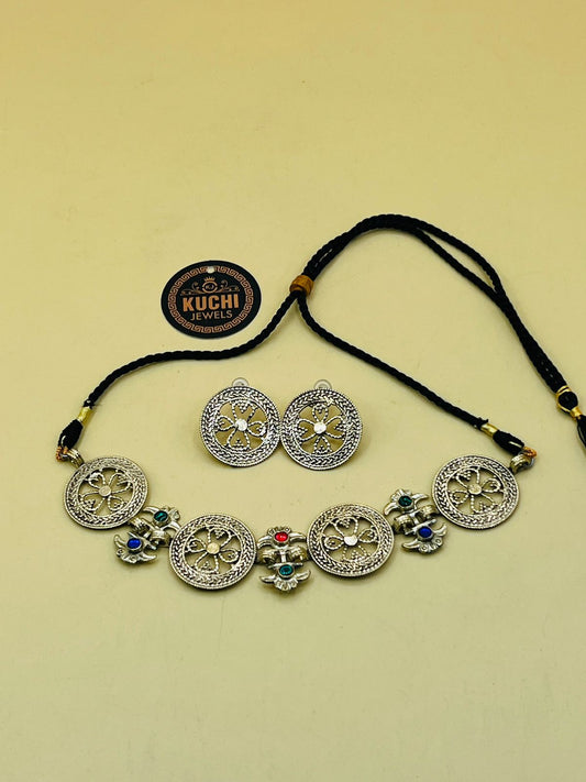 Round Pendant Metal Choker Set