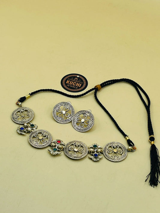 Round Pendant Metal Choker Set