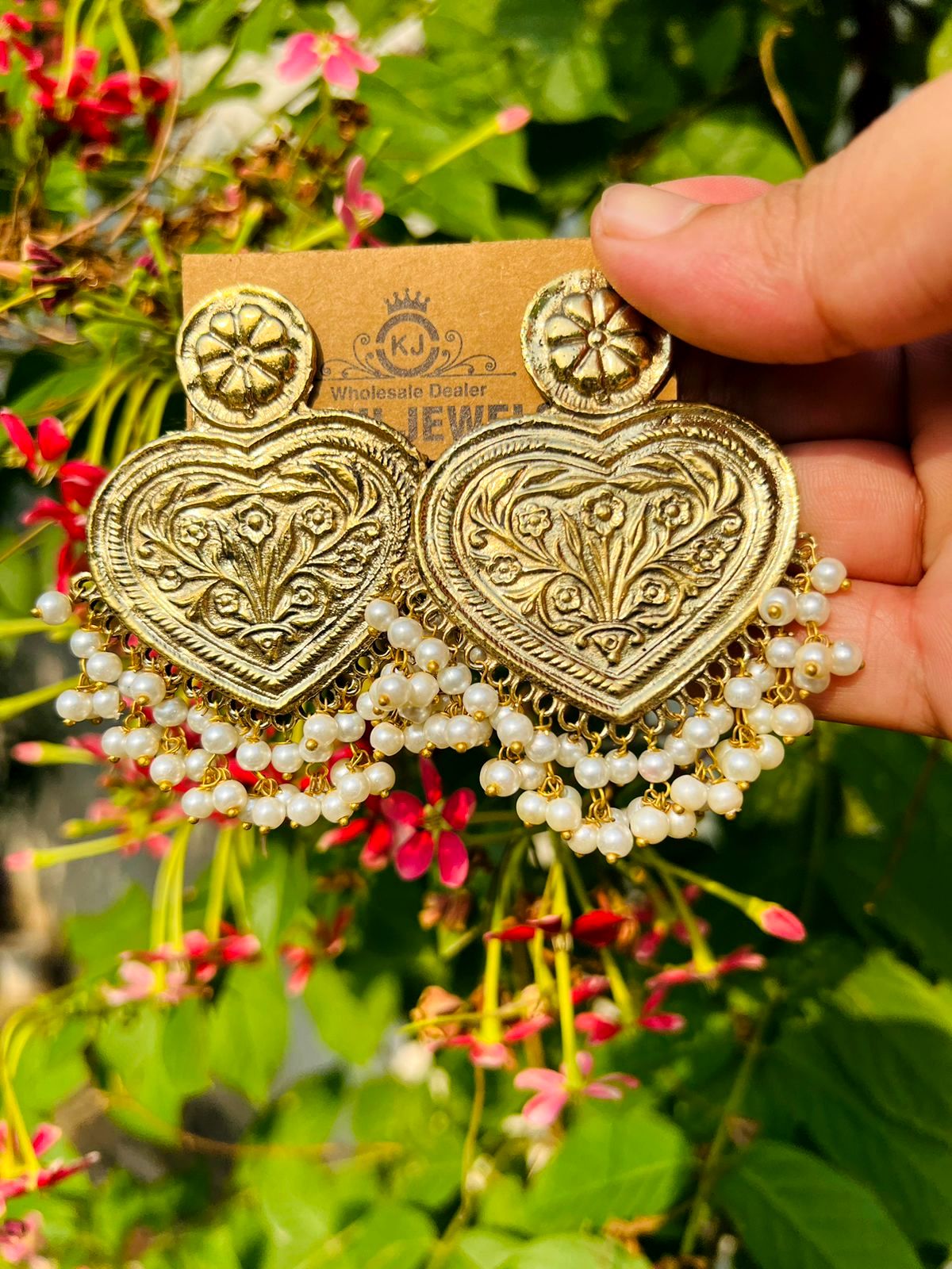 White Beads Hand Carving Golden Ear Rings