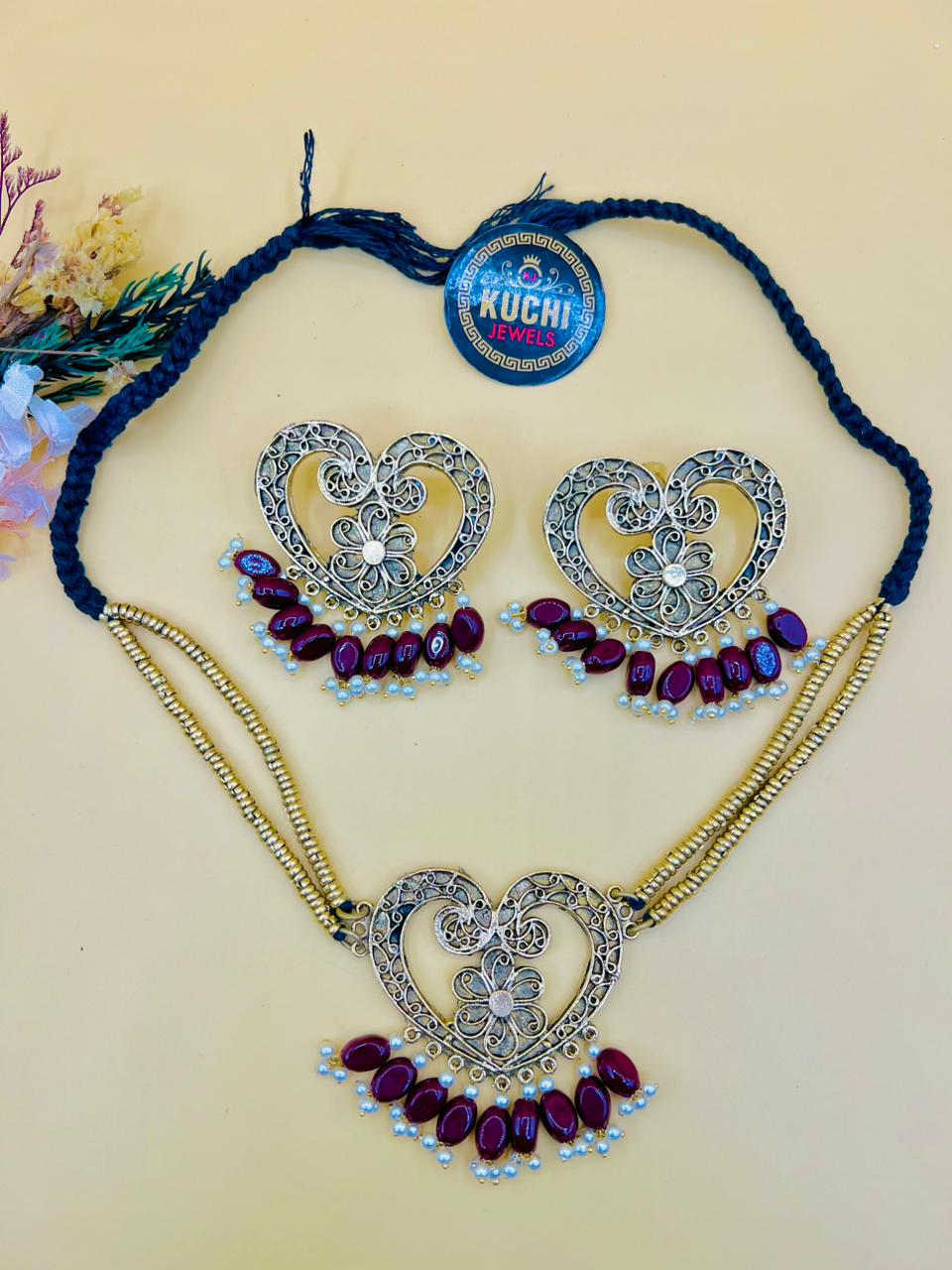 Textured Detailing Heart-Shaped Pearl Chokar Set