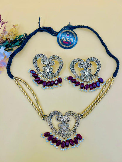 Textured Detailing Heart-Shaped Pearl Chokar Set