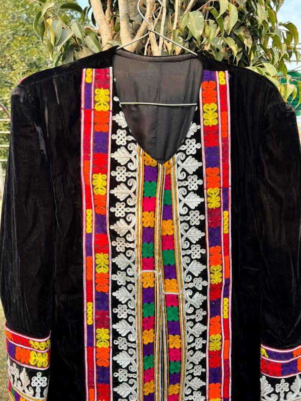 High Quality 900 Velvet Kaftan With Tribal Design Embroidery